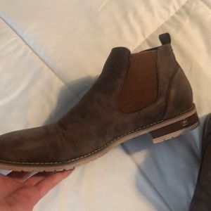 Chestnut Chelsea boots